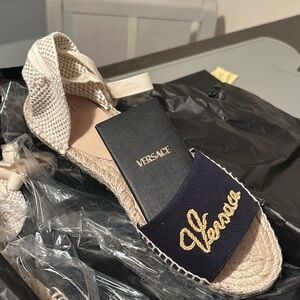 Brand new , never worn , just received as a gift wrong size